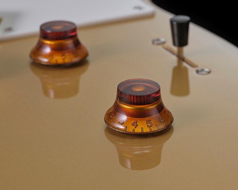 總音量、總音色和 3 段式槓桿切換開關的特寫