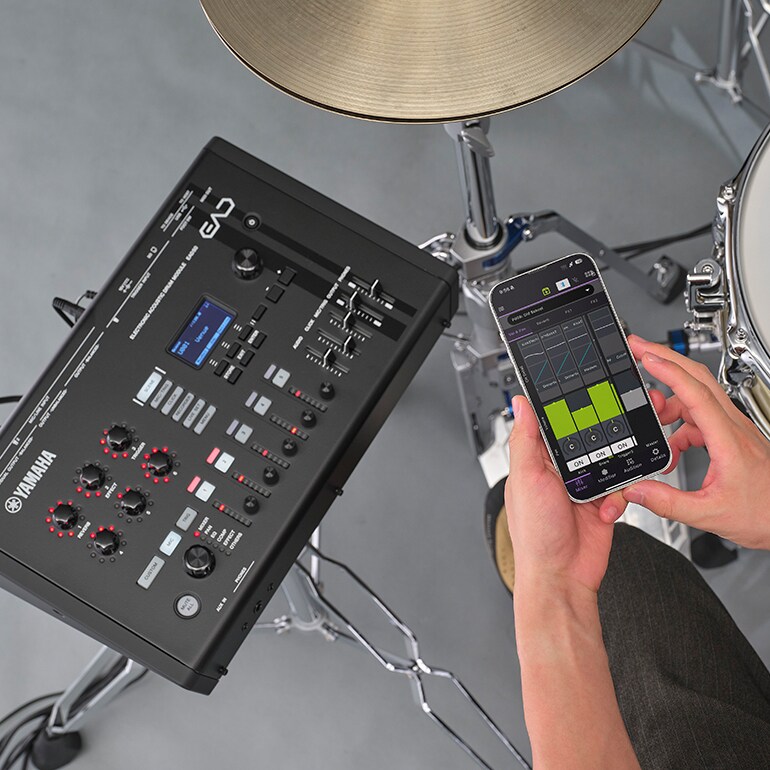 顯示使用專用應用程式操作 EAD50 的情境