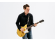 Chris Buck 使用他的簽名款 Revstar RS02CB 吉他進行表演