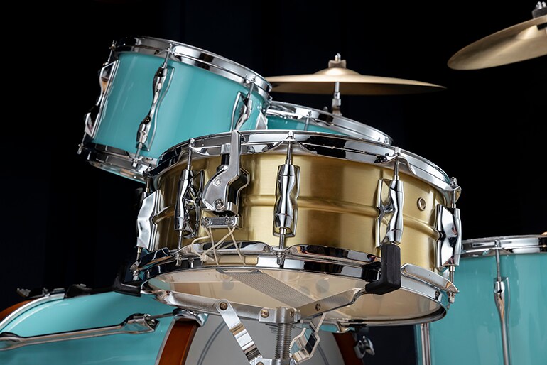 Features “bleed” sounds that impart the sonic impression of acoustic drums